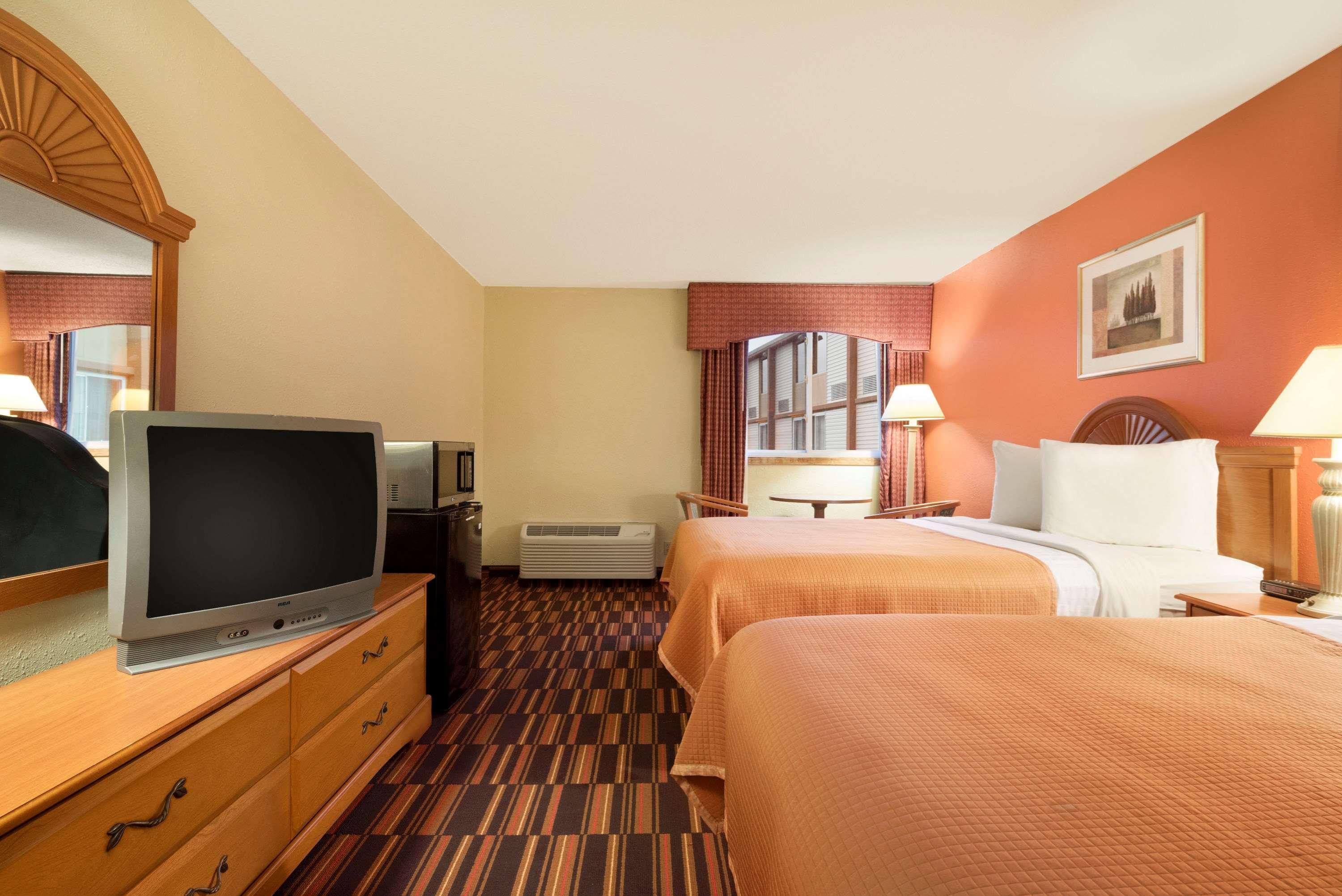 Travelodge By Wyndham Sturgis Экстерьер фото